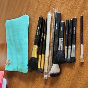 Makeup brushes